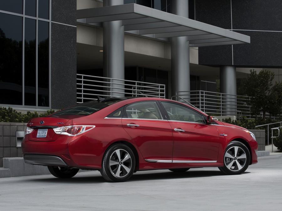  Hyundai Sonata Blue Drive 2010 года  (US) (фото 7 из 16)
